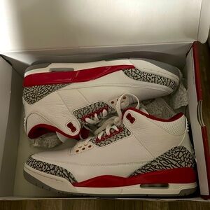 Men's 10.5 cardinal 3s never once wore still in box